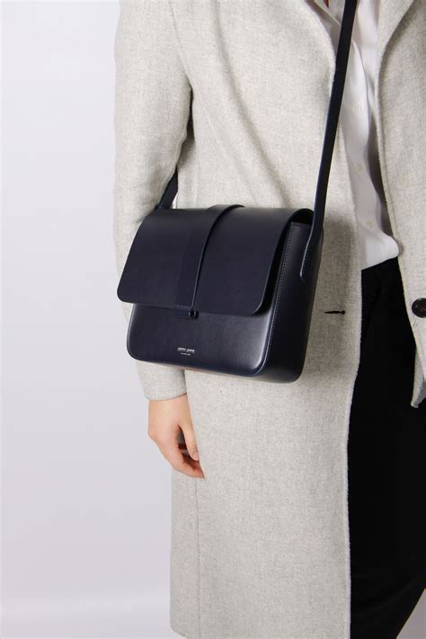 minimalist luxury bags.